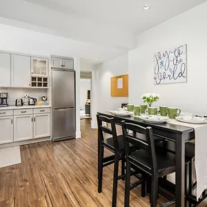 Villa Gorgeous 4 Bedroom Garden Level At West & Ubc Vancouver